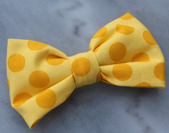 Hochzeit - Boy's Bow tie in Yellow mustard dot- clip on