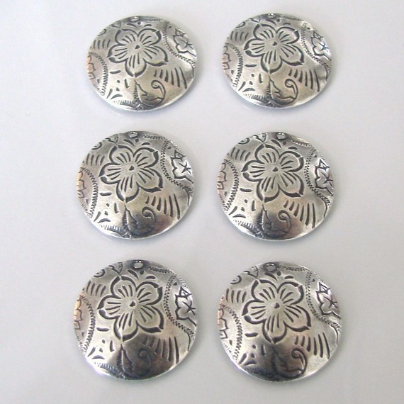 Wedding - 6 Antiqued Silver Floral Bouquet Domed Charms 20mm (3/4in) - Trinity Brass Co.