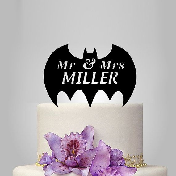 Hochzeit - Mr and Mrs  Wedding Cake topper with batman silhouette, funny cake topper,  unique topper, personalized name cake topper