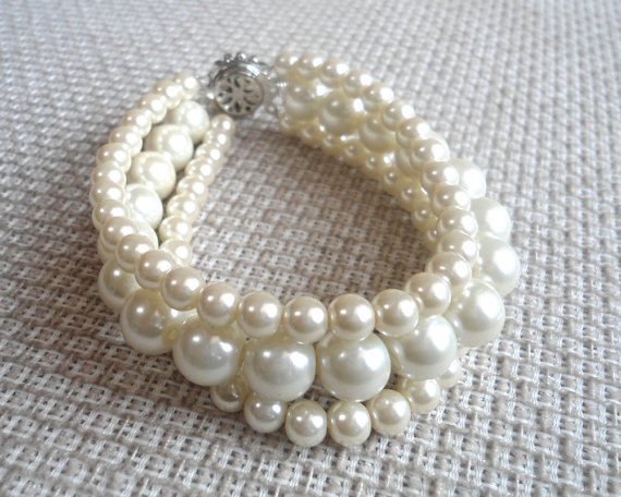 زفاف - Ivory Pearl  Bracelet, Pearl Bracelet,3 Strands Pearl Bracelet,,Wedding Jewelry,Pearl Jewelry,Bridesmaid Bracelet,Glass Pearl Bracelet,