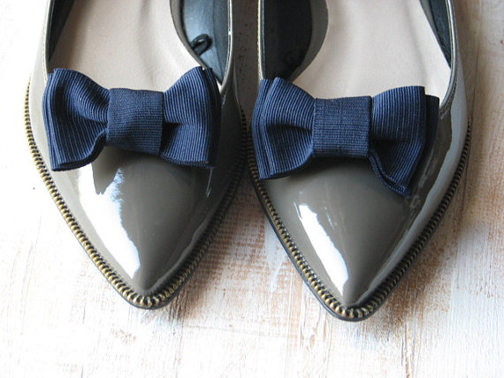 Hochzeit - Navy blue shoe clips Something blue Navy blue shoes Navy blue bridesmaids gift Navy blue wedding accessory Navy blue bridal Wedding shoes