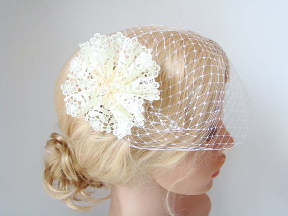 Mariage - Ivory Birdcage Veil Fascinator Lace Bridal Headpiece Netting Bandeau Veil Short Veil Bridal Hair Comb Wedding Hair Accessories