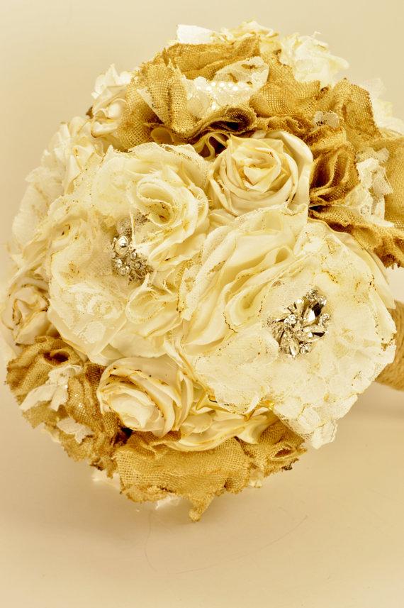 Mariage - Final Listing ...... For Cindy/Stepanie Hill ..... Bouquet using Mothers Wedding Dress