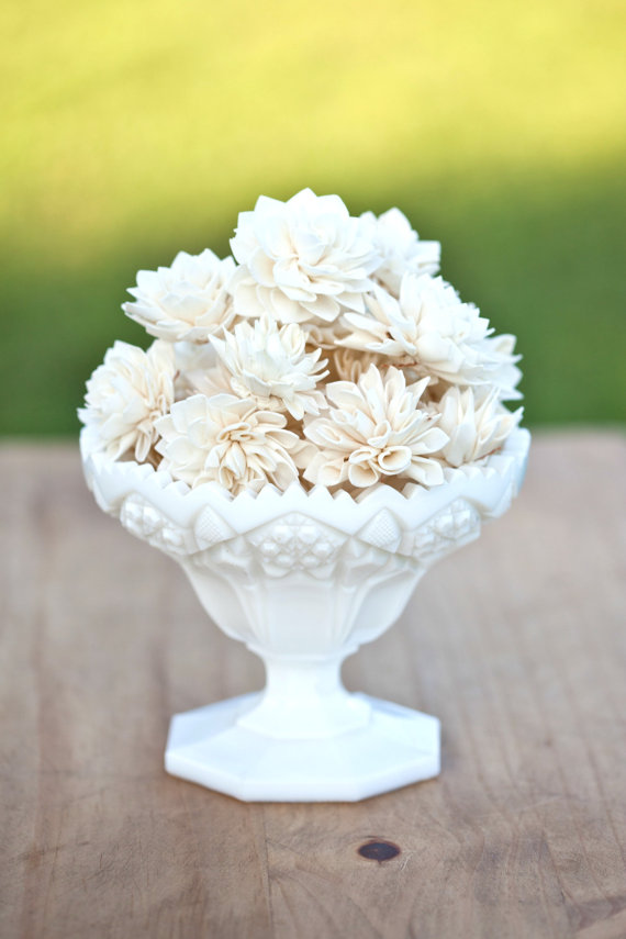 Hochzeit - 10 3" Cream Wooden Flowers, Rustic Wedding Decorations, Wedding Flowers, Wedding Bouquets