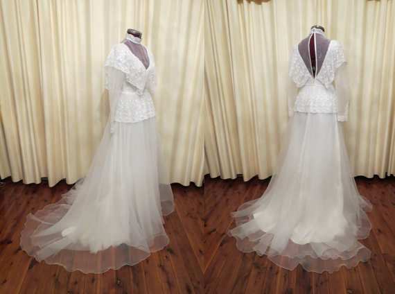 زفاف - Vintage 70s White Embroidered Tulle Edwardian Style Wedding Dress With Train and Long Puffed Sleeves