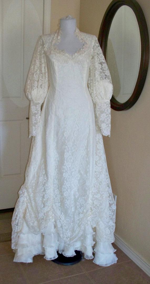 Hochzeit - Vintage 1970's William  Cahill of California lace,  wedding dress FREE SHIPPING  any where in the u.s.a.