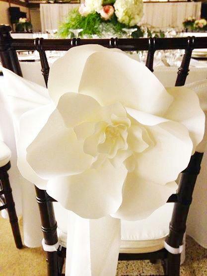 Hochzeit - 10 Large Paper Flowers - Decorative Chair - Aisle Decor Paper Flower