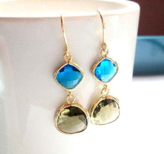 Mariage - Blue and olive green glass gold dangle earrings.  Bridal earrings.  Bridesmaids earrings.  Wedding jewelry.