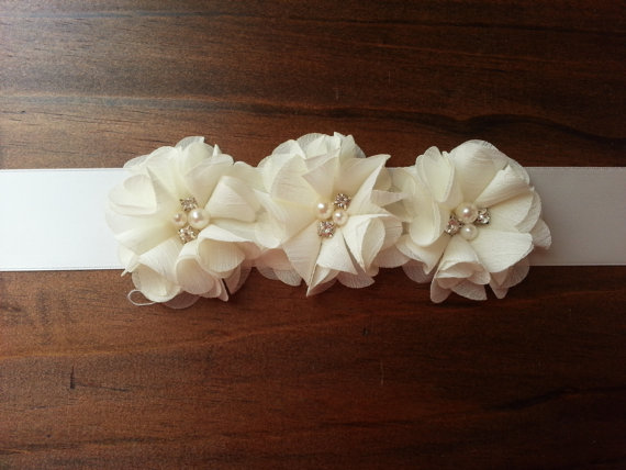 زفاف - Ivory Chiffon and Satin Bridal Sash Belt; Flower Bridal Belt; Bridal Sash; Wedding Dress Belt; Wedding Dress Sash; Engagement;Maternity Sash