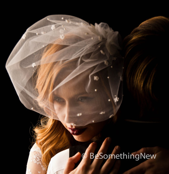 Hochzeit - Wedding Birdcage Veil with Fowers and Pearls- Wedding Veil- Wedding Hair Accessories, Short Veil Vintage Look Bridal veil, headpiece