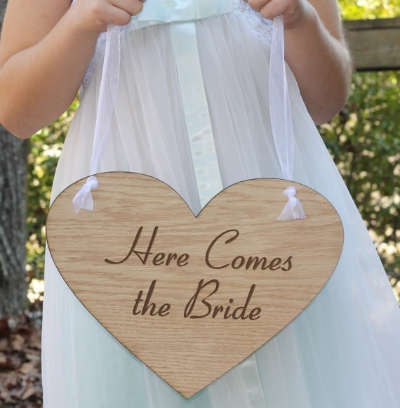 Mariage - Heart Wedding Sign Here Comes the Bride, or Daddy Here Comes Mommy, Rustic Shabby Chic Weddings