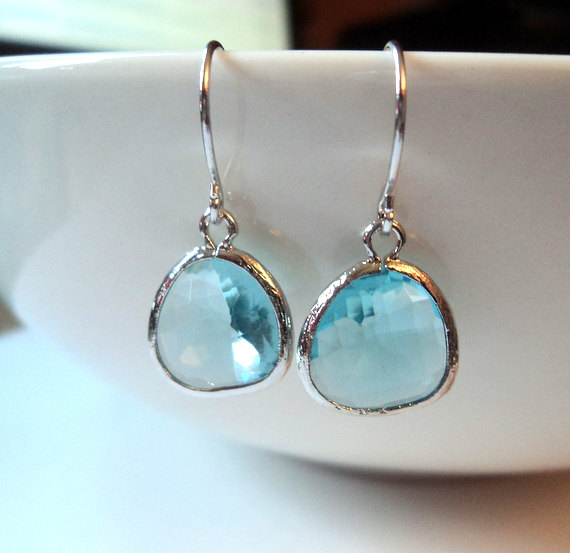 زفاف - Aquamarine blue topaz glass and silver rhodium dangle earrings. Bridal earrings.  Bridesmaids earrings.  Bridesmaid.  Wedding jewelry.