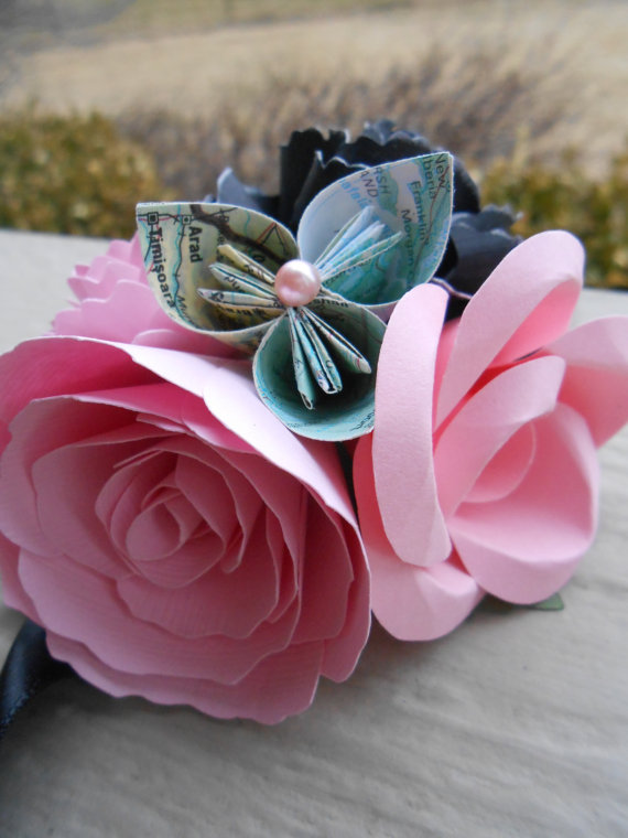 Hochzeit - Custom Corsage & Boutonniere SET. CHOOSE Your COLORS. Wrist or Pin-On. Weddings, Prom, Homecoming, Etc.