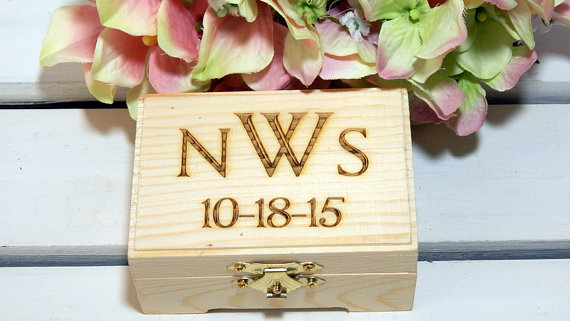 Hochzeit - Personalized Ring Box, I do, Ring Bearer Box,BridesMaid Gift, Personalized Ring Box, Personalized Gift, Christmas Gift
