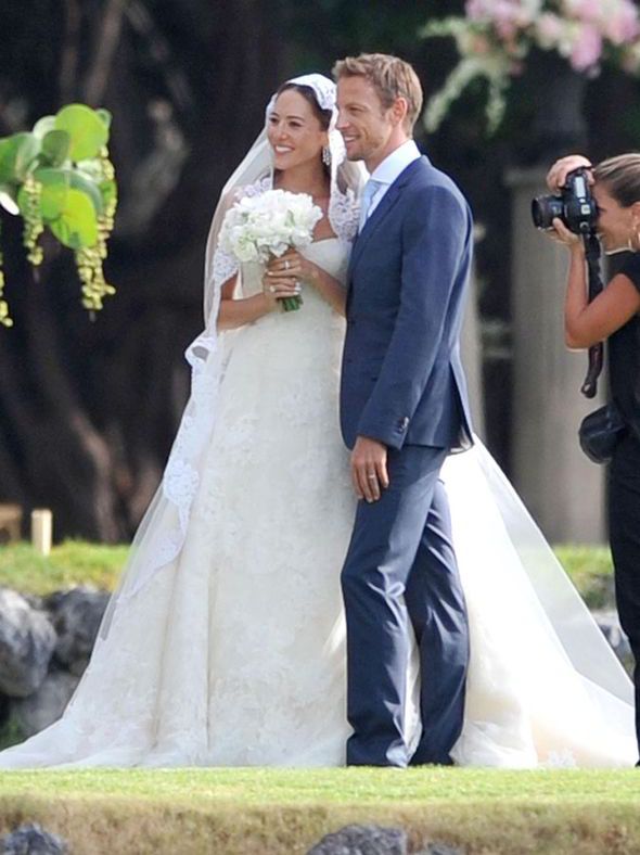 Mariage - Jenson Button Marries His Beautiful Bride Jessica Michibata In Hawaiian Ceremony