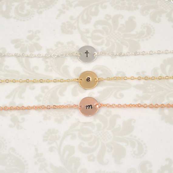 Hochzeit - Single Initial bracelet, Gold Filled, Rose Gold Filled, Silver, Personalized Bracelet, Initial Disc, Mother's Bracelet, Dainty Bracelet