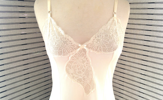 Mariage - Vintage 80s Lingerie: Cream Slip/Nightgown with Lace Size Small/Medium