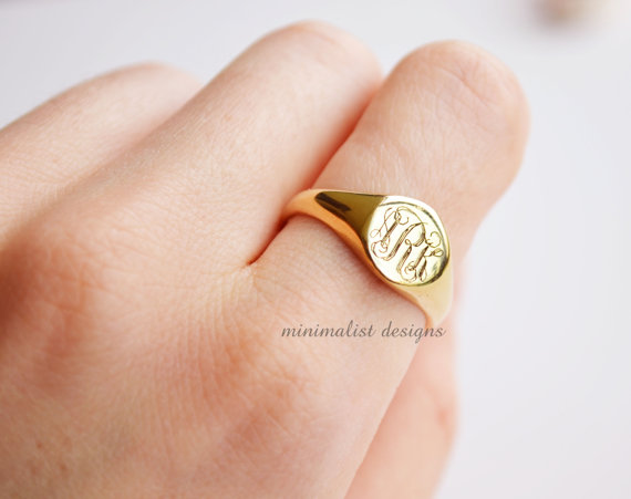 Mariage - Sterling Silver, Gold Signet Ring, gold, Monogram, Gold signet, Engraved Ring, Bridesmaids Ring