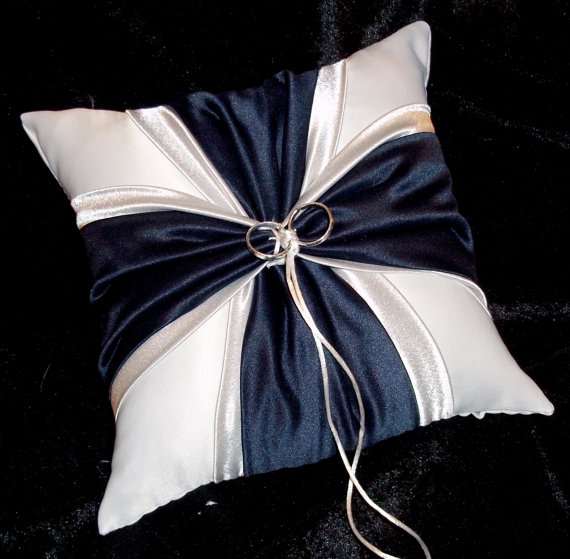 زفاف - Navy Blue And Silver White or Ivory Wedding Ring Bearer Pillow