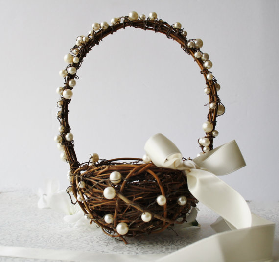 زفاف - small Flower girl basket Rustic wedding basket Rustic wedding decor Flower basket twig basket  Woodland wedding HERMIA
