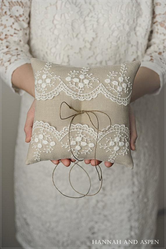 Mariage - Ring pillow, wedding ring pillow, bridal ring pillow, burlap ring pillow, ring pillow bearer, ring bearer, 7x7" pillow - Mia