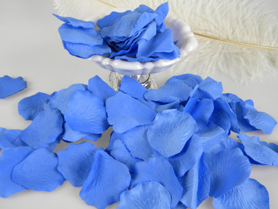 Hochzeit - 500 Flower Petals / Rose Petals / Cornflower Blue Inspired Artifical Petals Cornflower Blue Wedding Decoration / Flower Girl Petals