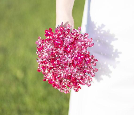Hochzeit - Bridal Bouquet of  Pink and Magenta Beaded Flower Bridal Bouquet - Wedding Bouquets - Fabulous Brooch Bouquet Alternative