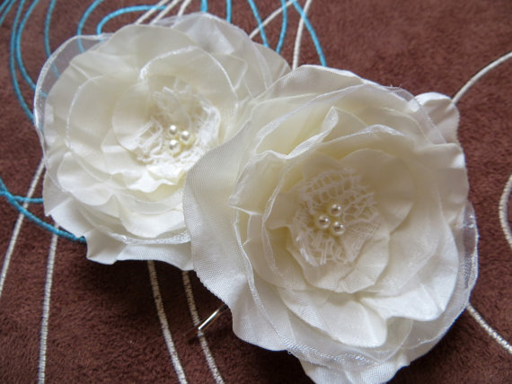 Свадьба - Ivory bridal flower hair clips (set of 2), bridal hairpiece, bridal hair flower, wedding hair accessories, wedding hair flower