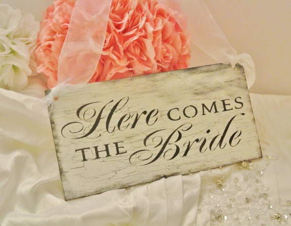 Mariage - VINTAGE WEDDING/Here Come The Bride Sign/Wood Sign/White and Black/Decor