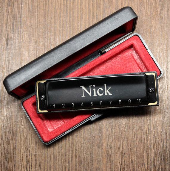 Mariage - Black Hohner Harmonica - Personalized with a Single Initial, Engraved Groomsmen Gift, Birthday Gift for Him, Wedding Gift, Father's Day