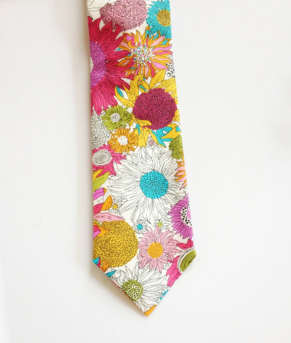 Hochzeit - Liberty of London Necktie, custom bow tie, custom wedding bow tie, custom groomsmen tie, floral men's tie, floral skinny tie, custom necktie