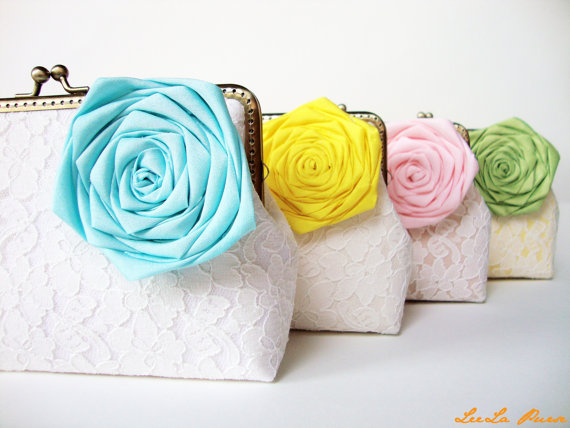 Свадьба - Vintage Inspired / 4 Wedding Clutches, blue, yellow, pink and lime green/ personalized your bridesmaids gifts/Shabby Chic