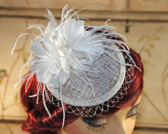 زفاف - Ivory Fascinator with Birdcage Veil - Cream Bridal Hat - Wedding Fascinator - British Tea Party Hat - Bridal Fascinator