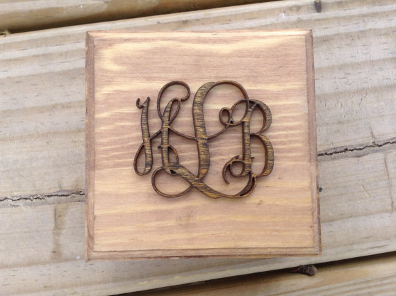 زفاف - Wood Engraved Ring Box for Ring Bearer or personalized Gift Box Rustic Wedding
