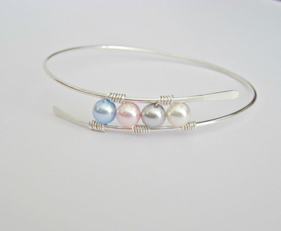 Свадьба - Mothers Bracelet Bangle Mommy Jewelry 2 to 10 Pearls Grandmothers Mother of the Bride Bridesmaid Jewlery Birthstone Floating Pearl