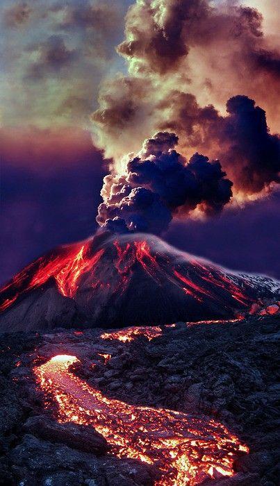 Hochzeit - Erupting Volcano, Hawaii.