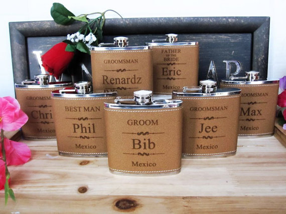 Mariage - Wedding Party Favor, Personalized Groomsmen Gift, 1 Leather Engraved Flask, Groomsmen Flasks