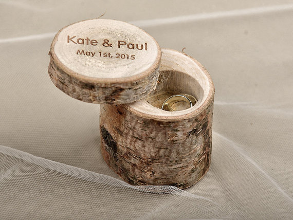 Mariage - Engraved  Wood Wedding Ring Bearer Slice, Rustic Wooden Ring Holder ,  Burlap Ring Bearer Pillow