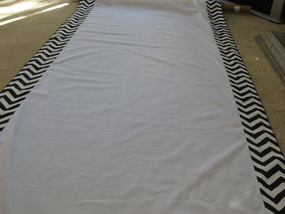Mariage - 44" x 35' White Aisle Runner, trimmed with Chevron Print