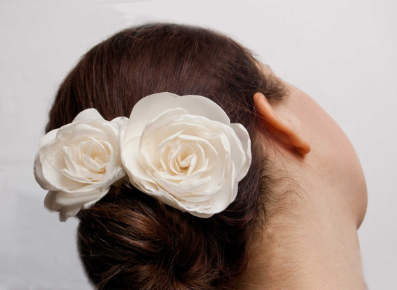 زفاف - Bridal rose hair clip set of 2, Ivory bridal hair rose flowers, Vintage wedding hair accessories, Bridal hair piece, ivory white