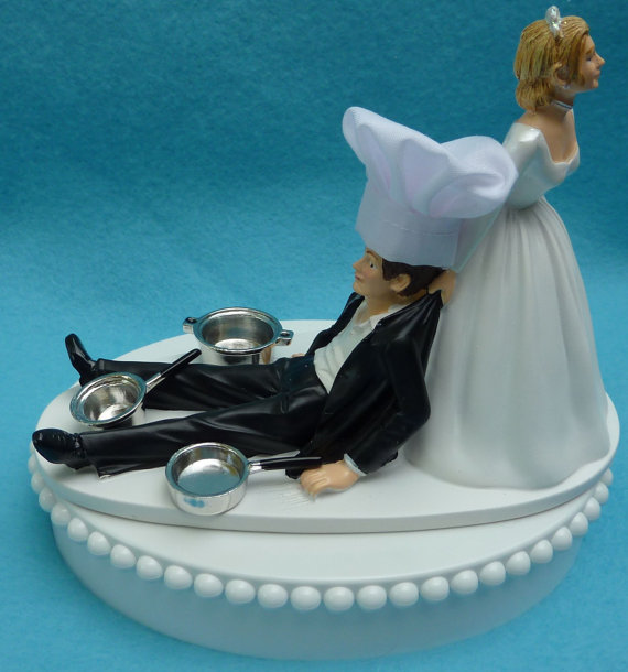 Свадьба - Wedding Cake Topper Chef Cooking Cookware Pots and Pans Hat Hobby Profession Themed w/ Bridal Garter Humorous Funny Bride Groom Reception
