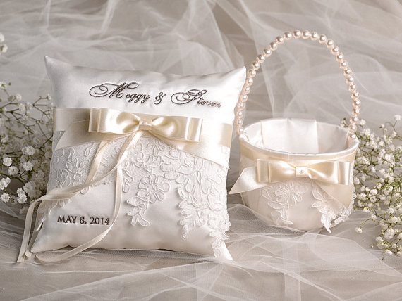 Mariage - Flower Girl Basket & Ring Bearer Pillow Set, Bowl and lace , Embriodery Names,Custom Colors