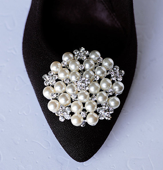 Mariage - Bridal Shoe Clips Pearl Crystal Rhinestone Shoe Clips Wedding Party (Set of 2) SC034LX