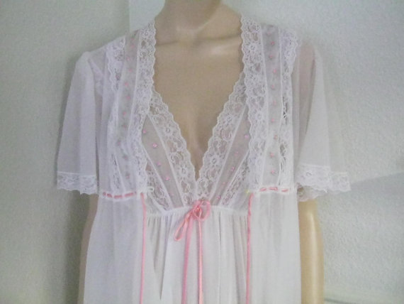 Wedding - vintage white and pink Dream Away nightgown and robe set Peignoir 1960's wedding lingerie sleepwear