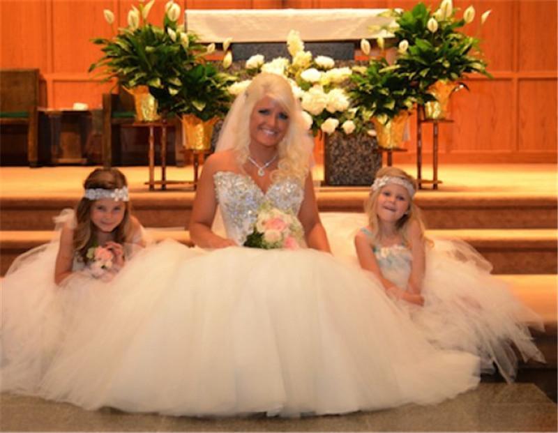 زفاف - 2015 Glamorous Glitter Ball Gown Wedding Dresses White Rhinestone Crystals Beaded Tulle Chapel Length Plus Size Bridal Gown Online with $146.86/Piece on Hjklp88's Store 