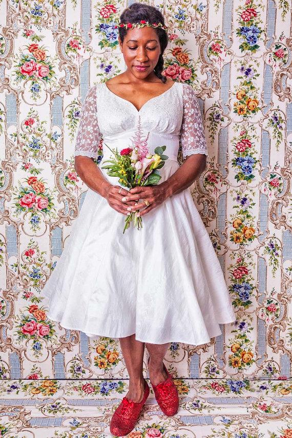 زفاف - White Silk Dupion Lace Sweetheart Wedding Dress with Circle Skirt - Made by Dig For Victory