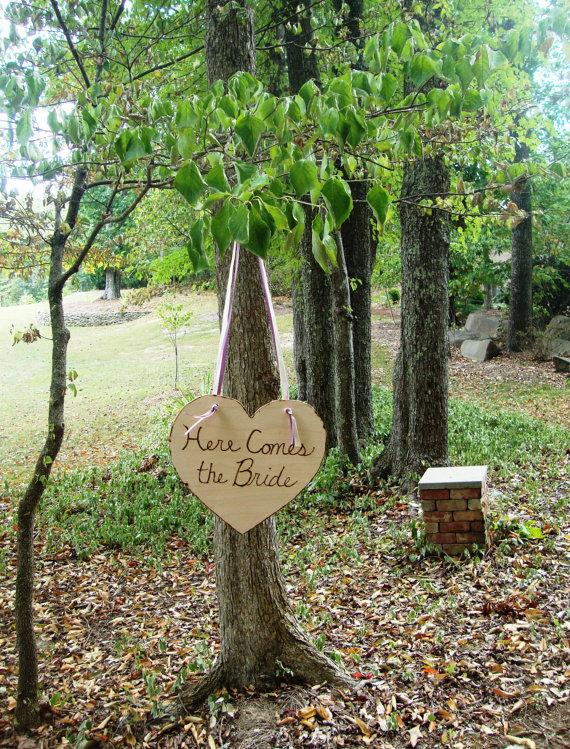 Mariage - Here Comes the Bride sign