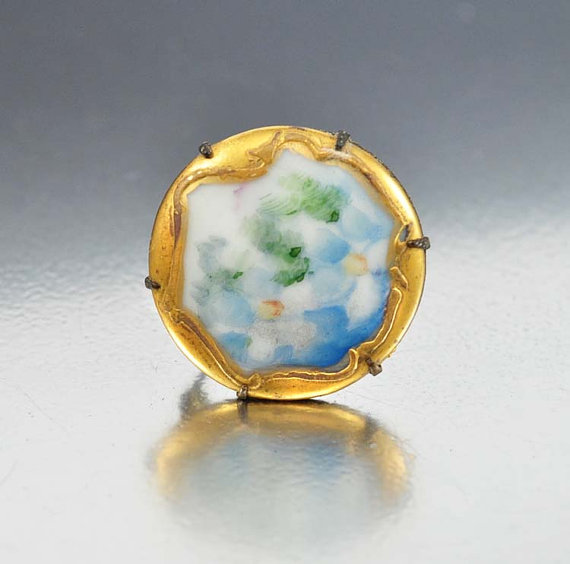 زفاف - Victorian Porcelain Brooch, Forget Me Not Flower Pin, Gold Hand Painted Brooch, Antique Jewelry, Romantic Bridal Jewelry