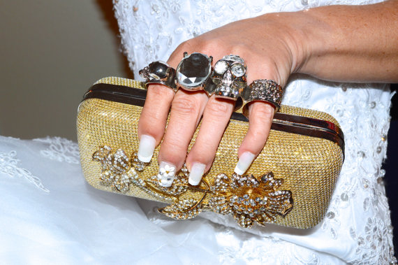 Свадьба - Sparkling Gold and Crystal Flower Skull Knuckle Ring Box Evening Clutch Bridal Wedding Purse