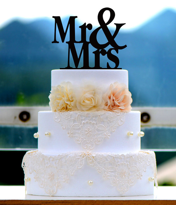 Mariage - Wedding Cake Topper Monogram Mr and Mrs cake Topper Design Personalized with YOUR Last Name 005